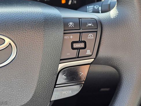Used 2025 Toyota Camry LE AWD/4WD image 31