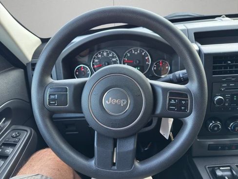 Used 2011 Jeep Liberty Sport image 14