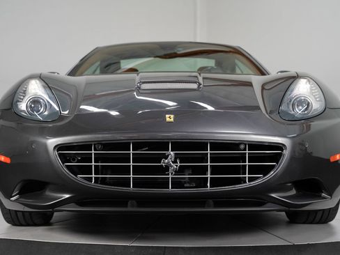 Used 2014 Ferrari California RWD image 15