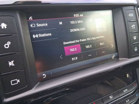 Used 2017 Jaguar F-PACE Premium image 24