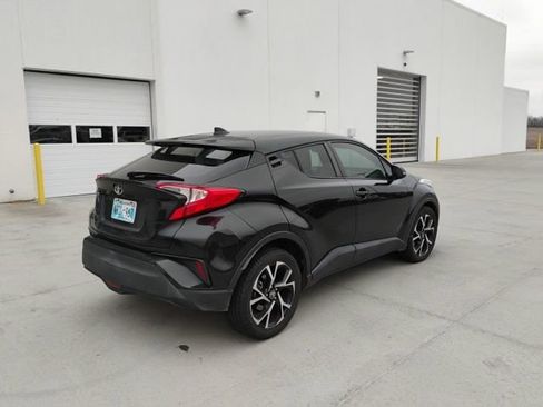 Used 2018 Toyota C-HR XLE image 3