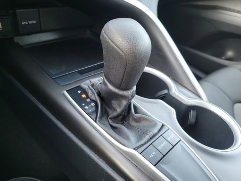 Used 2022 Toyota Camry LE image 28