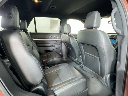 Used 2018 Ford Explorer XLT w/ Equipment Group 202A image 29
