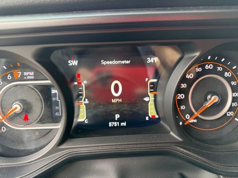 Certified 2025 Jeep Gladiator Willys image 16