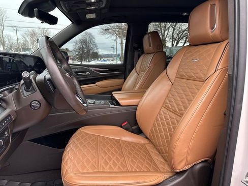 Certified 2022 Cadillac Escalade Sport w/ Touring Package image 11