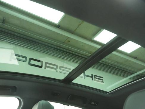 Certified 2026 Porsche Macan AWD/4WD image 37