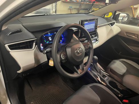 Used 2020 Toyota Corolla LE FWD image 11