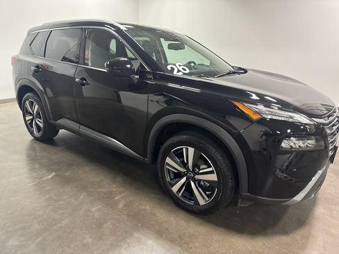 Used 2026 Nissan Rogue SL AWD/4WD image 2
