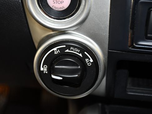 Used 2017 Nissan Titan SL AWD/4WD image 28