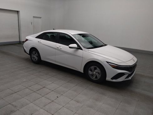 Used 2024 Hyundai Elantra SE image 11