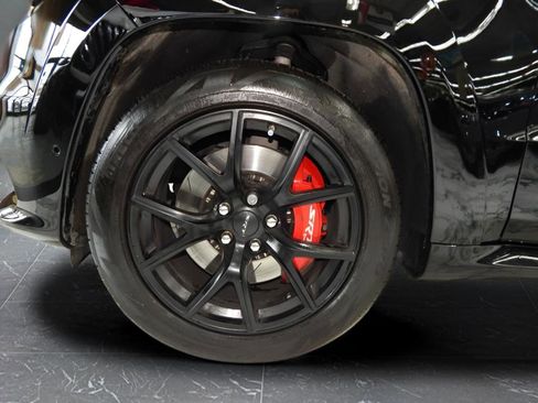 Used 2021 Jeep Grand Cherokee SRT image 8