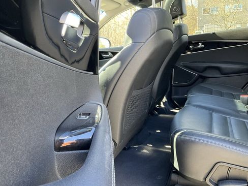 Used 2017 Kia Sorento SX image 12