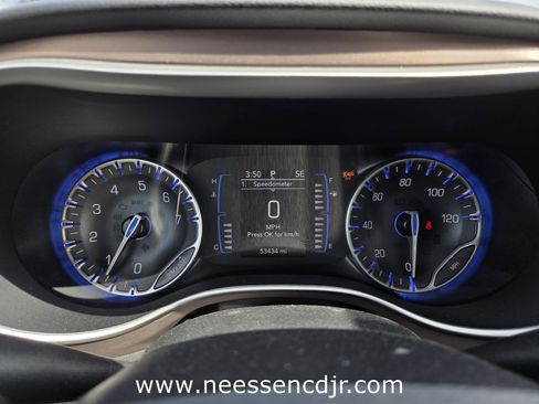 Used 2023 Chrysler Voyager LX image 10