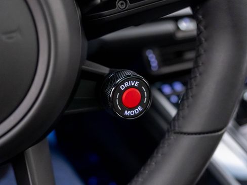 Certified 2025 Porsche 911 Carrera RWD image 25