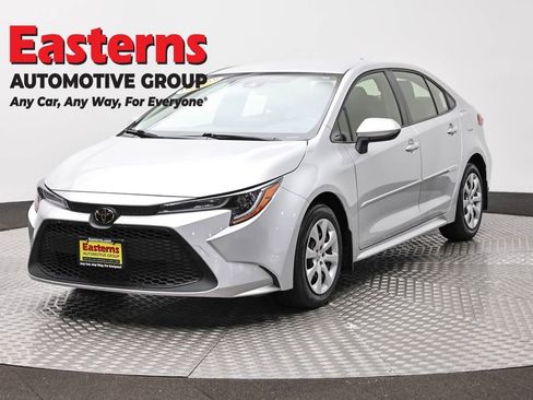Used 2022 Toyota Corolla LE FWD image 1
