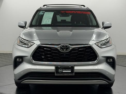 Used 2022 Toyota Highlander Platinum FWD image 6