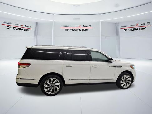 Used 2023 Lincoln Navigator L Reserve AWD/4WD image 7
