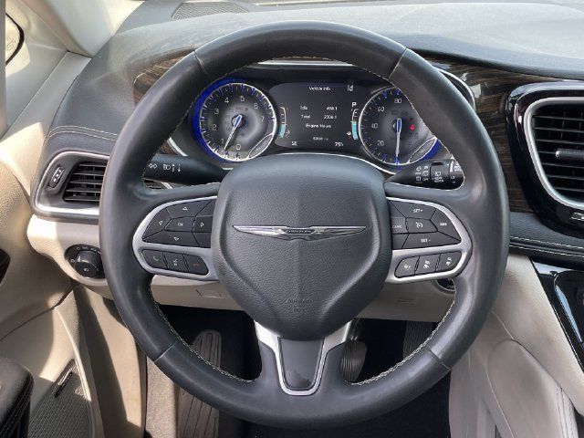 Used 2022 Chrysler Pacifica Limited FWD image 12
