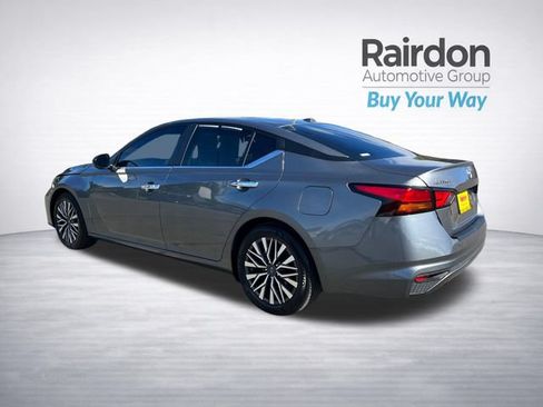 Used 2024 Nissan Altima 2.5 SV FWD image 5