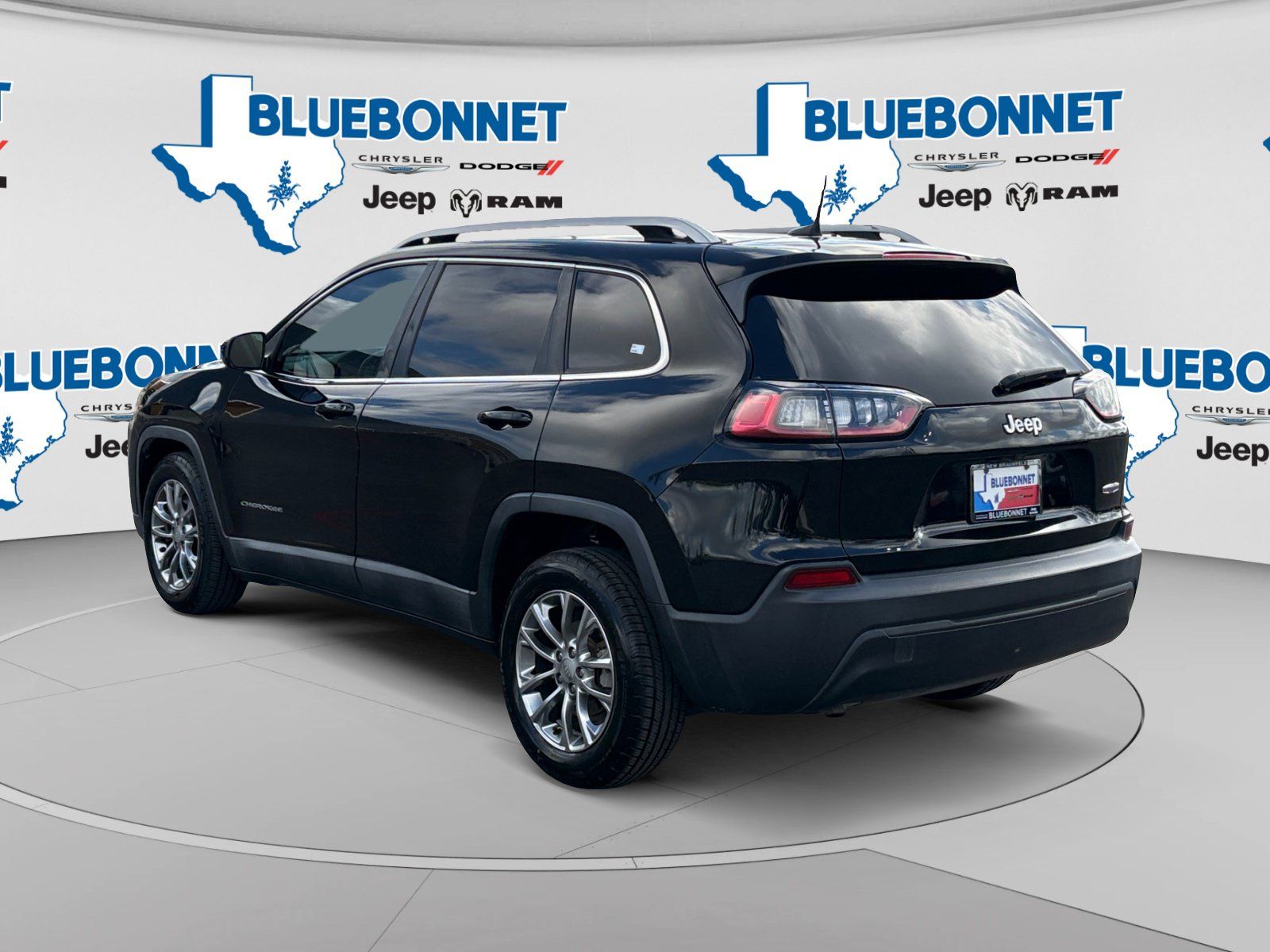 Used 2019 Jeep Cherokee Latitude Plus FWD image 7