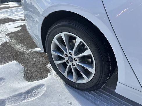 Used 2017 Ford Fusion SE w/ Fusion SE Technology Package image 8