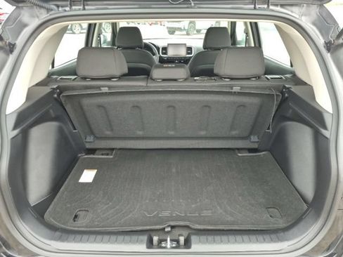 Used 2025 Hyundai Venue SE FWD image 13