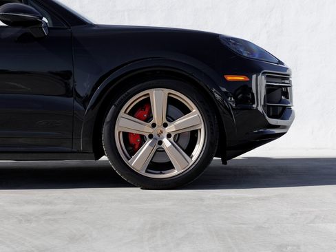 New 2025 Porsche Cayenne GTS image 11