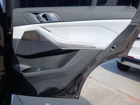 Used 2023 BMW X5 xDrive40i w/ Premium Package image 12