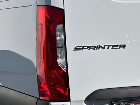 Used 2024 Mercedes-Benz Sprinter 2500 image 25