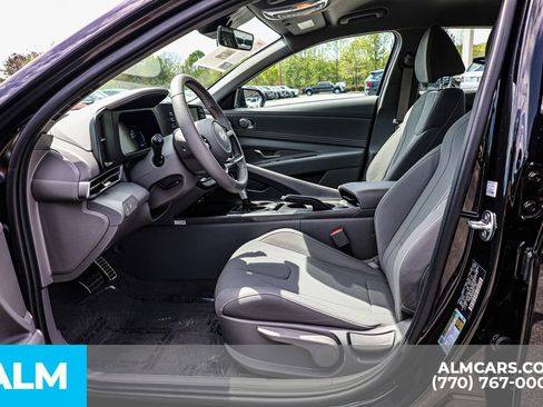 Used 2025 Hyundai Elantra Sport FWD image 18