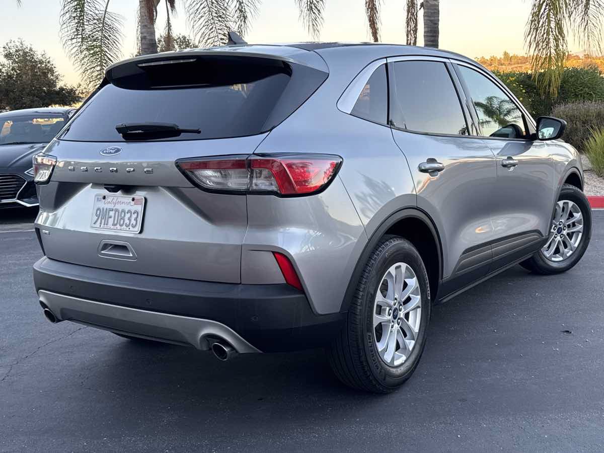 Used 2022 Ford Escape SE FWD image 4