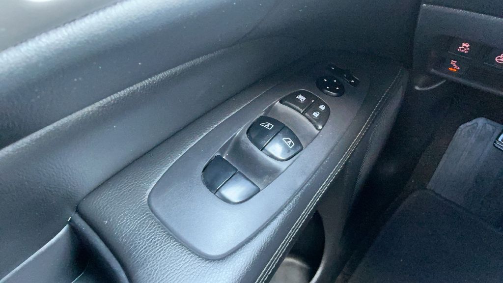 Used 2015 Nissan Pathfinder Platinum FWD image 13
