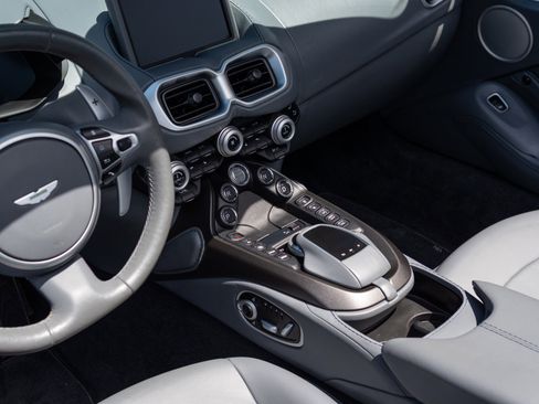 Used 2021 Aston Martin V8 Vantage image 33