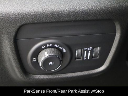 Used 2023 Jeep Grand Cherokee Limited w/ Luxury Tech Group II AWD/4WD image 22