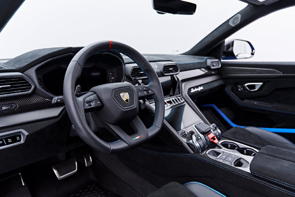 Used 2023 Lamborghini Urus Performante AWD/4WD image 2