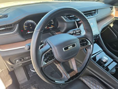 Used 2023 Jeep Grand Cherokee L Summit RWD image 10