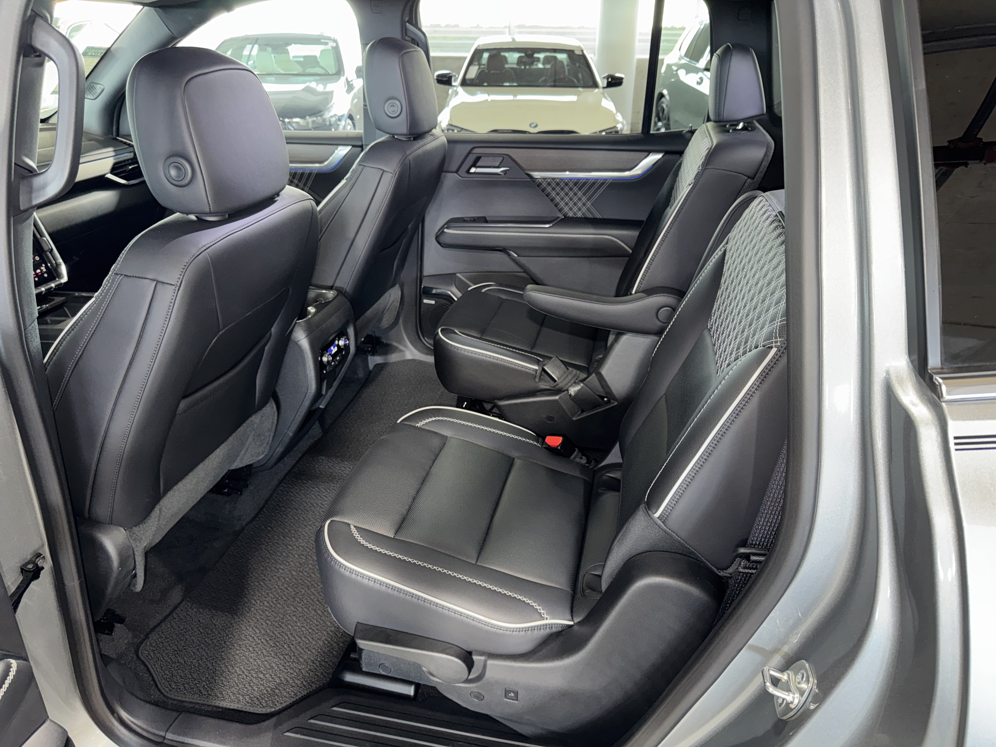 Used 2025 GMC Acadia Denali FWD image 16