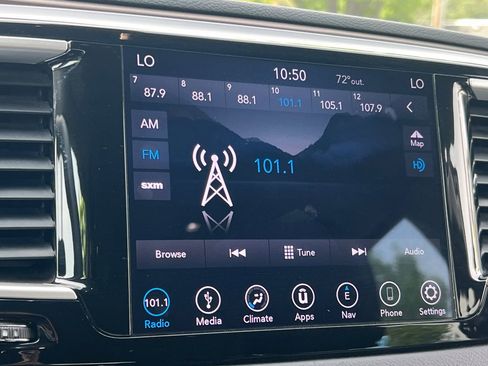 Used 2018 Chrysler Pacifica Touring Plus image 24