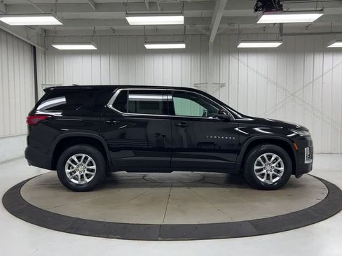 Used 2023 Chevrolet Traverse LS FWD image 9