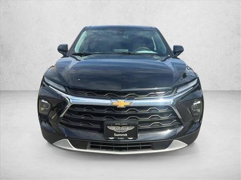 Used 2023 Chevrolet Blazer LT AWD/4WD image 2
