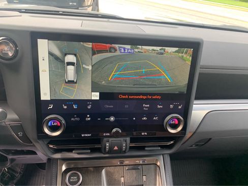 Used 2025 Lexus GX 550 w/ Accessory Package (2T) AWD/4WD image 18