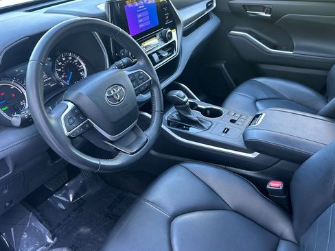 Used 2023 Toyota Highlander XLE w/ Protection Package #3 (TMS) image 10