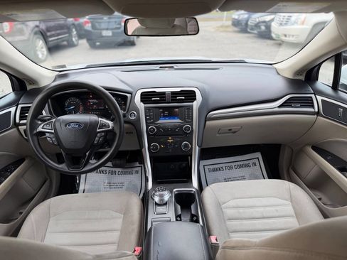 Used 2018 Ford Fusion SE FWD image 22