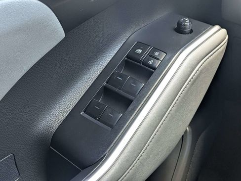 Used 2023 Toyota Highlander XLE FWD image 24