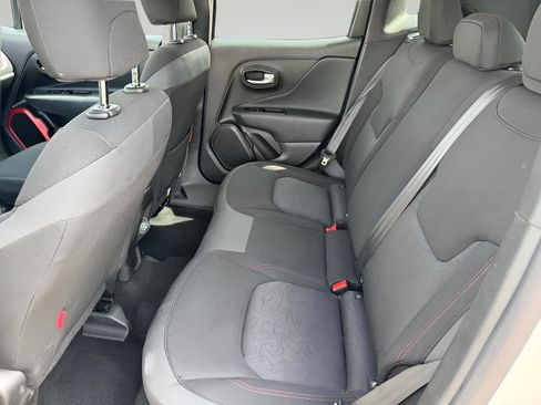 Used 2023 Jeep Renegade Trailhawk image 32