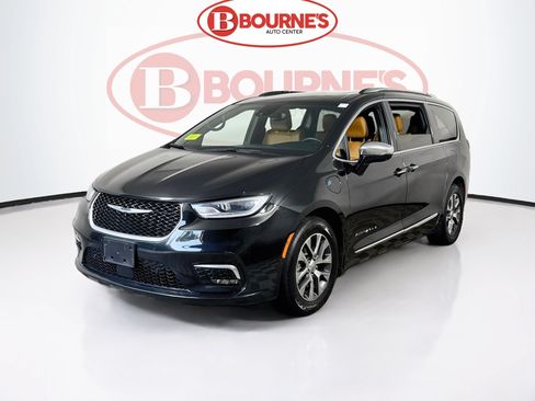 Used 2023 Chrysler Pacifica Pinnacle FWD image 9