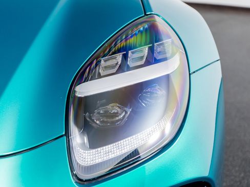 Used 2025 Aston Martin V8 Vantage Coupe image 25