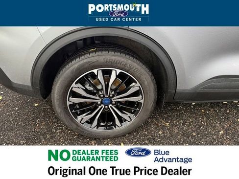 Certified 2022 Ford Escape SE w/ SE Sport Appearance Package image 30