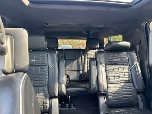 Used 2022 Cadillac Escalade ESV Premium Luxury Platinum AWD/4WD image 34
