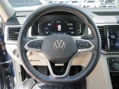 Used 2022 Volkswagen Atlas SE w/ Panoramic Sunroof Package FWD image 9